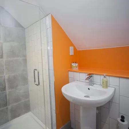 Дом отдыха Higgihaus #3b 4 Bed Monday - Friday Whole House Бристоль