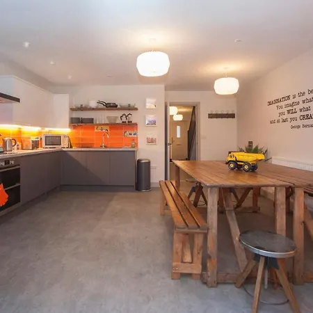 Semesterbostad Higgihaus #3b 4 Bed Monday - Friday Whole House Bristol