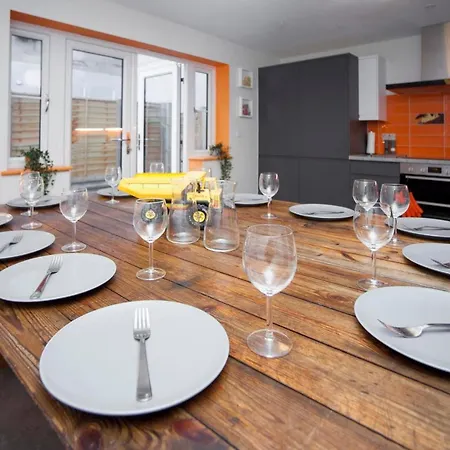 Higgihaus #3b 4 Bed Monday - Friday Whole House Holiday home Bristol