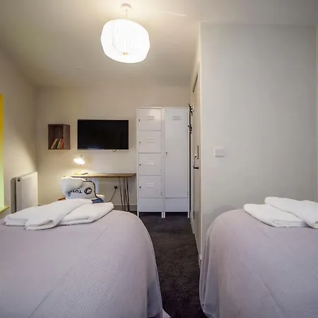 Higgihaus #3b 4 Bed Monday - Friday Whole House Bristol