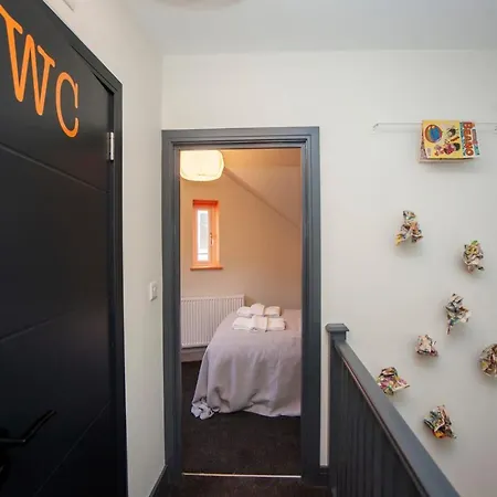 Higgihaus #3b 4 Bed Monday - Friday Whole House Holiday home